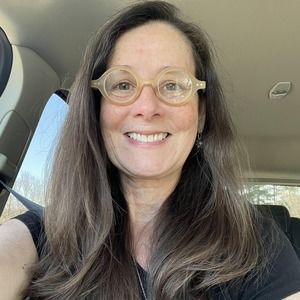 Meet your Posher, Claudia